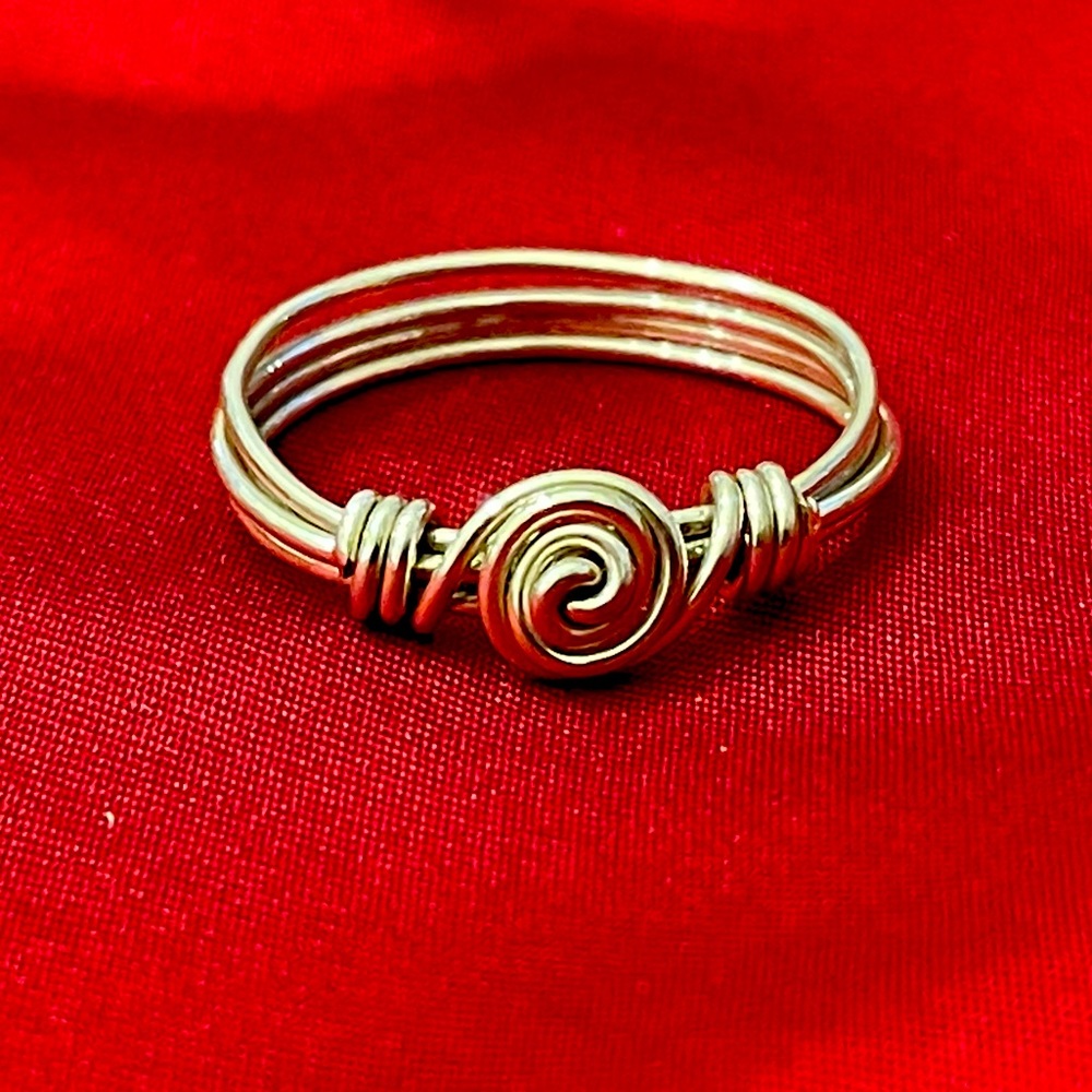 Delicate silver knot ring
